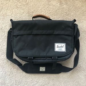 Hershel Messenger Bag - Black